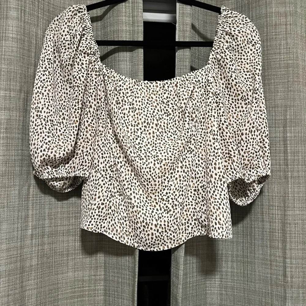 Abercrombie Leopard Print Puff Sleeve Top